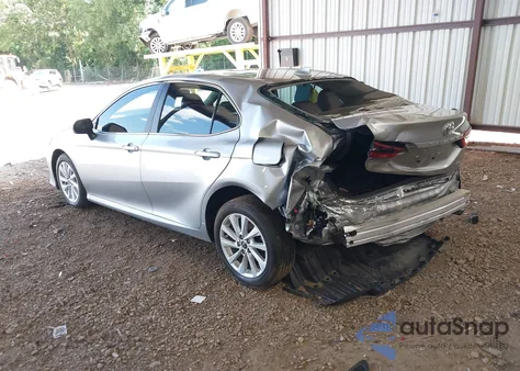 2024 Toyota Camry Le z USA, uszkodzony, nr VIN 4T1R11AK5RU905331